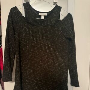 Cold shoulder size M maternity shirt